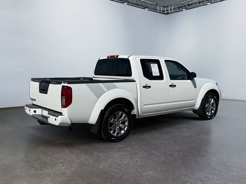 Used 2020 Nissan Frontier SV RWD image 3