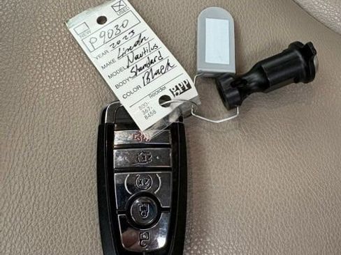 Used 2023 Lincoln Nautilus AWD image 6