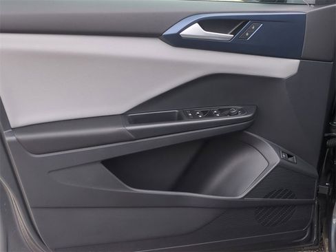 Used 2023 Volkswagen Taos SE image 11