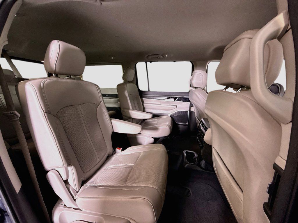 Used 2023 Jeep Wagoneer Series III w/ Convenience Group I RWD image 17