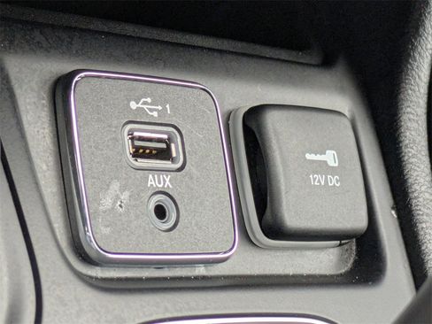 Used 2019 Jeep Cherokee Limited image 22