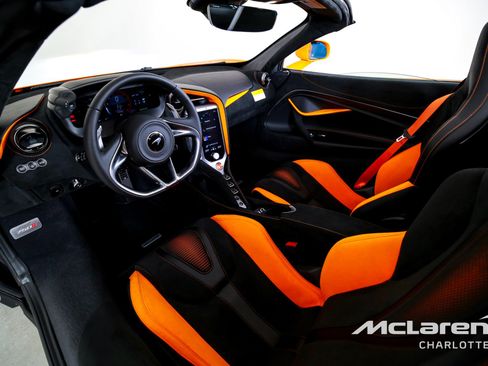 New 2026 McLaren 750S Spider RWD image 14
