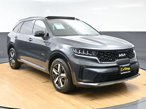 Used 2022 Kia Sorento S w/ Panoramic Sunroof Package FWD image 3