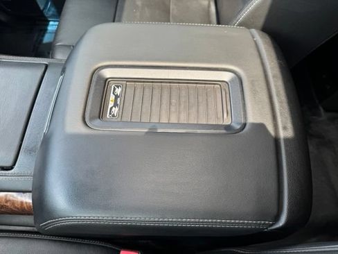 Used 2018 Chevrolet Suburban Premier AWD/4WD image 23