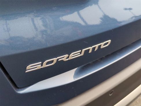 Certified 2025 Kia Sorento EX image 30