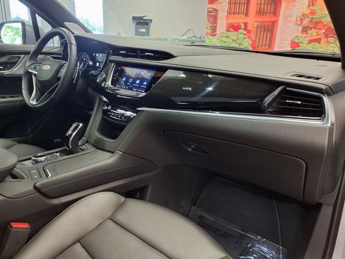 Certified 2024 Cadillac XT6 Sport w/ Technology Package AWD/4WD image 9