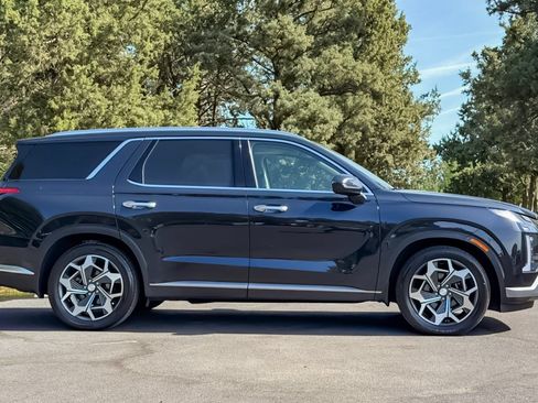 Used 2023 Hyundai Palisade Limited AWD/4WD image 3