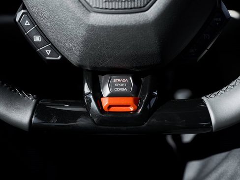 Used 2022 Lamborghini Huracan EVO image 52