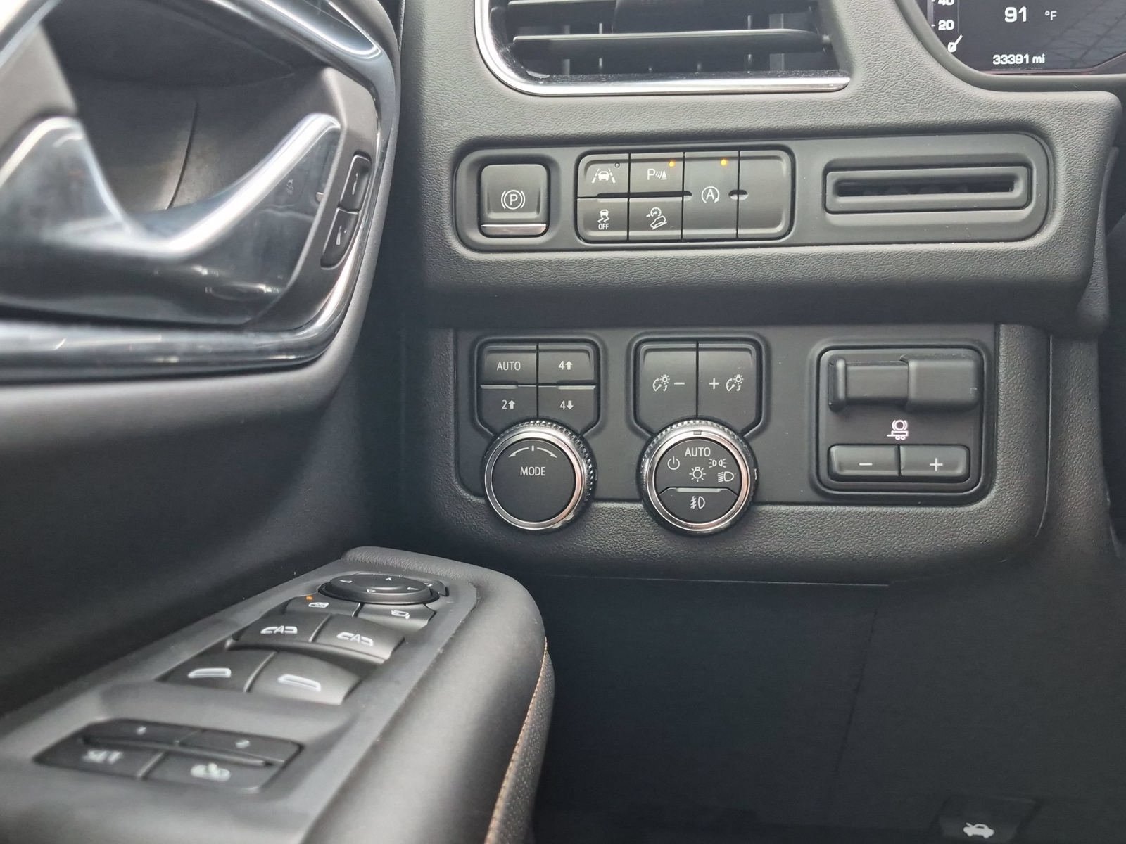 Used 2023 GMC Yukon AT4 w/ LPO, Floor Liner Package AWD/4WD image 16