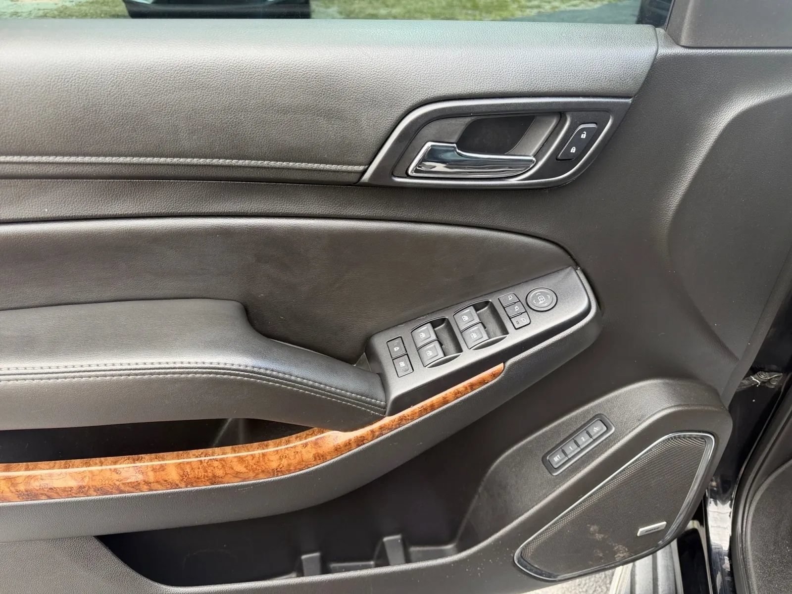 Used 2018 Chevrolet Suburban Premier RWD image 14