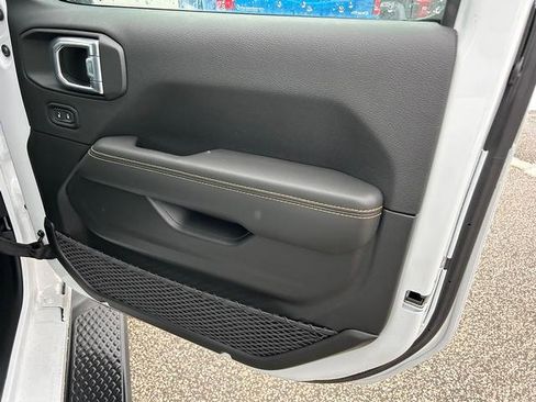 New 2025 Jeep Gladiator Sport image 30