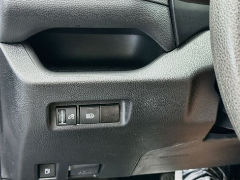 Used 2025 Toyota RAV4 XLE AWD/4WD image 17