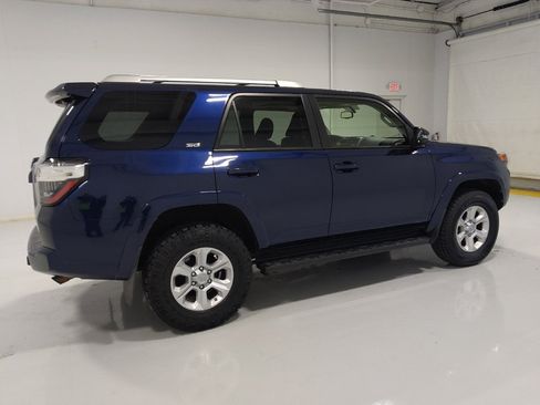 Used 2018 Toyota 4Runner SR5 Premium image 10