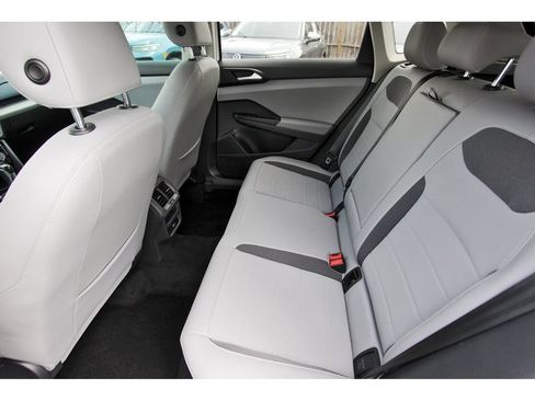 Used 2023 Volkswagen Taos SE FWD image 10