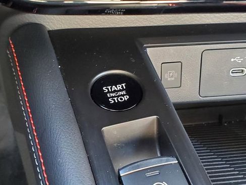 Certified 2025 Nissan Kicks SR image 25