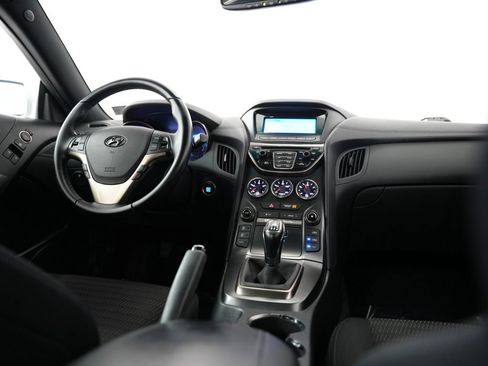 Used 2015 Hyundai Genesis 3.8 RWD image 10