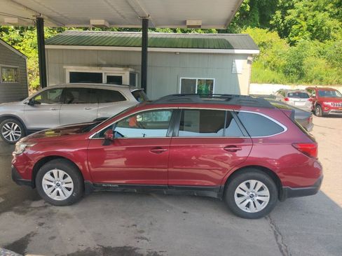 Used 2018 Subaru Outback 2.5i Premium AWD/4WD image 3