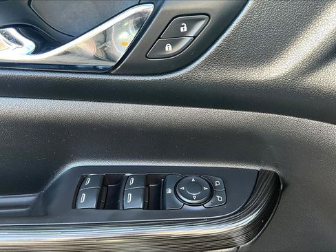 Used 2018 GMC Acadia SLT image 34