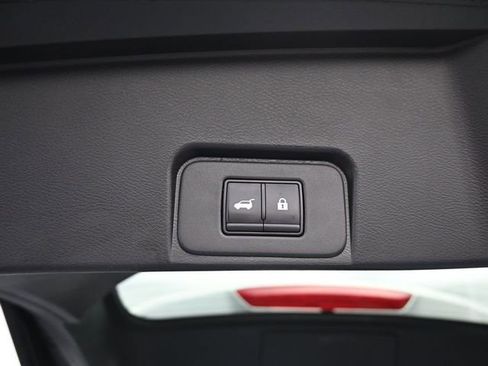 Used 2025 Nissan Rogue SV image 37