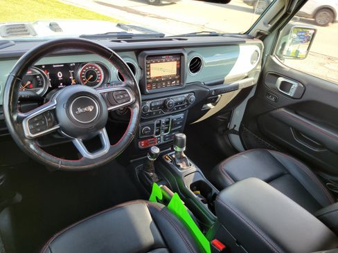 Used 2023 Jeep Wrangler Unlimited Rubicon w/ LED Lighting Group AWD/4WD image 18