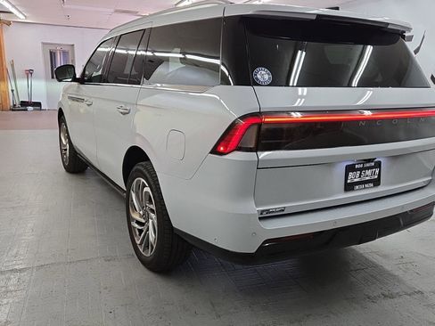 New 2025 Lincoln Navigator Reserve image 4
