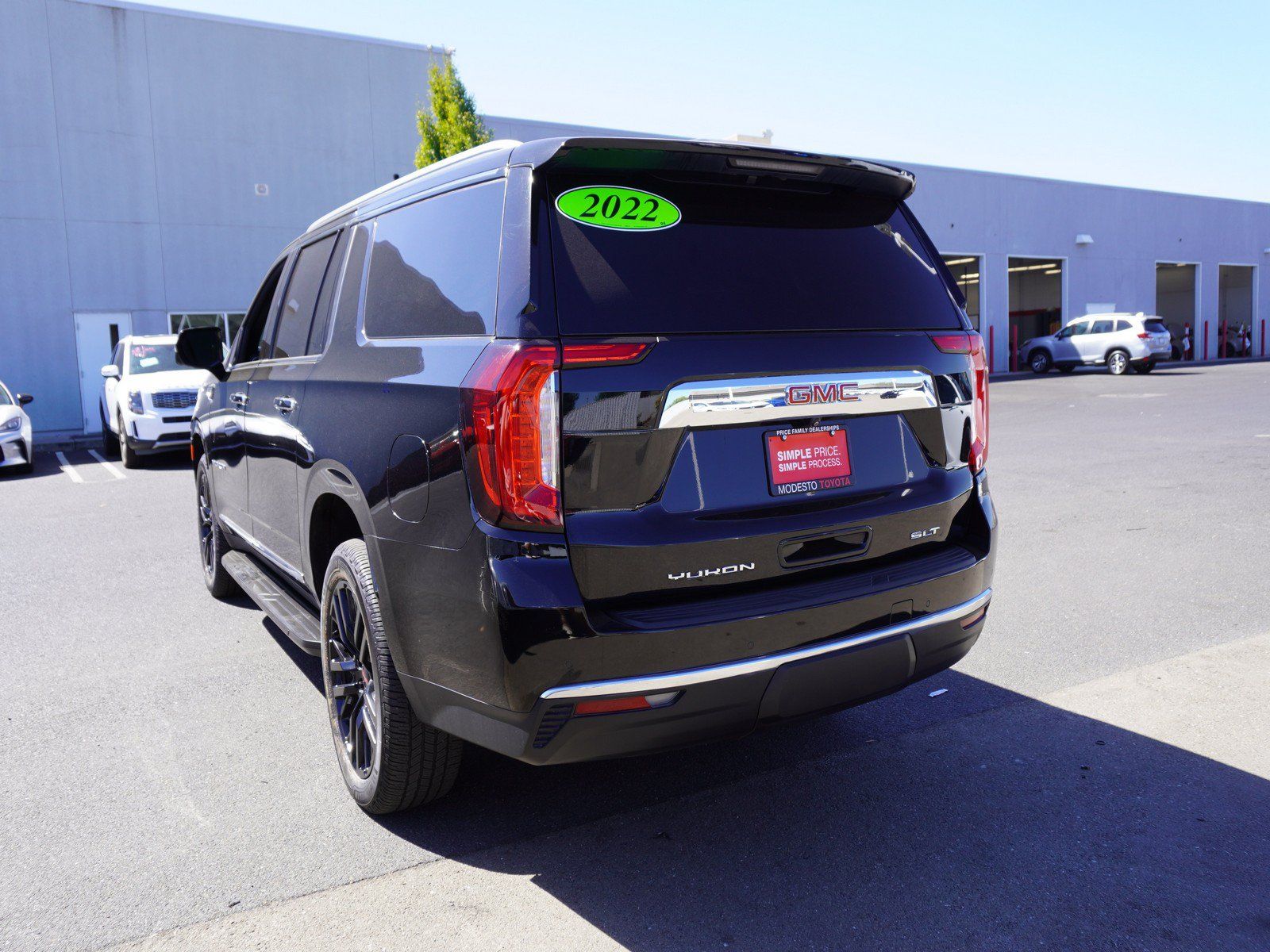Used 2022 GMC Yukon XL SLT w/ SLT Premium Package AWD/4WD image 9