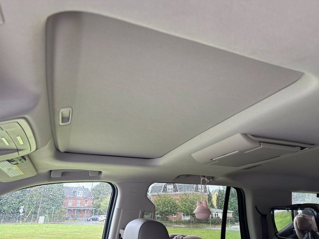 Used 2019 GMC Yukon SLT w/ Open Road Package AWD/4WD image 10