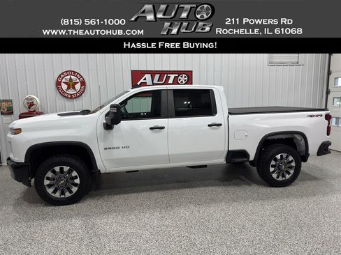 Used 2022 Chevrolet Silverado 2500 Custom w/ Custom Value Package AWD/4WD image 1