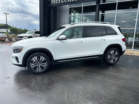 New 2025 Mercedes-Benz GLB 250 4MATIC image 3