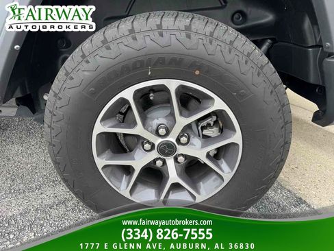 Used 2024 Jeep Wrangler Unlimited Sport AWD/4WD image 31