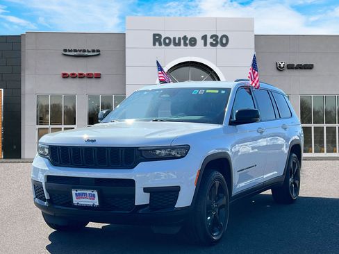 Used 2023 Jeep Grand Cherokee L Laredo image 2