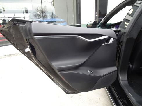 Used 2020 Tesla Model S Long Range Plus image 16