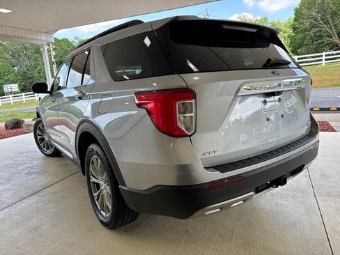 Used 2023 Ford Explorer XLT w/ Equipment Group 202A AWD/4WD image 9