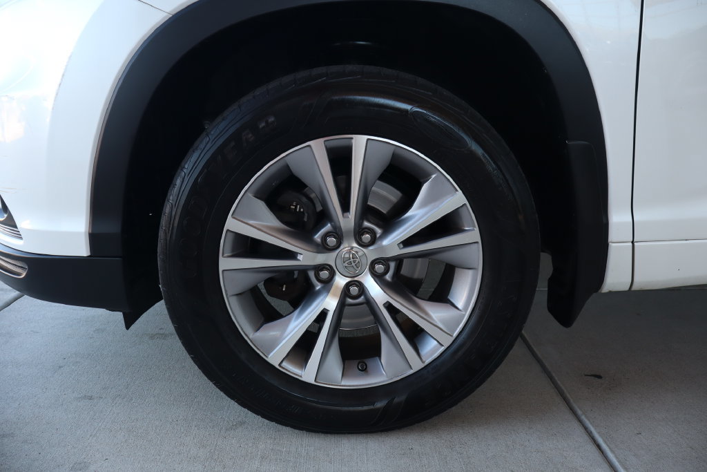 Used 2015 Toyota Highlander XLE AWD/4WD image 5