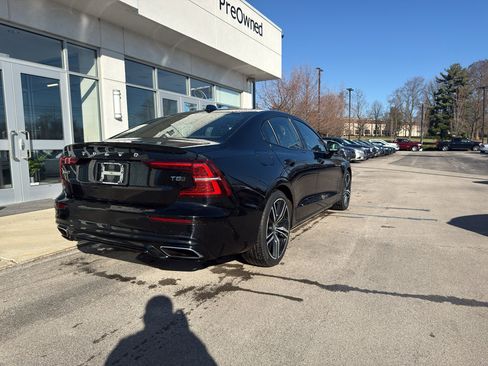 Used 2021 Volvo S60 T5 R-Design image 3