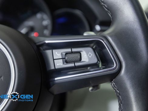 Used 2024 Porsche Macan AWD/4WD image 17