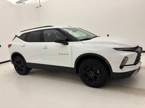 New 2026 Chevrolet Blazer LT w/ Convenience Package FWD image 1
