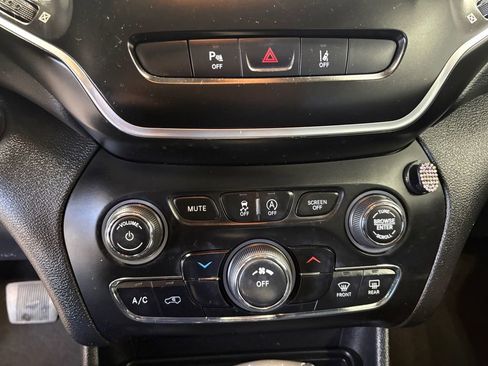 Used 2021 Jeep Cherokee Latitude Lux AWD/4WD image 18