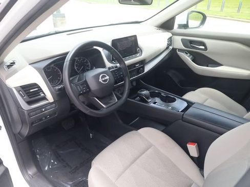 Used 2025 Nissan Rogue SV FWD image 9