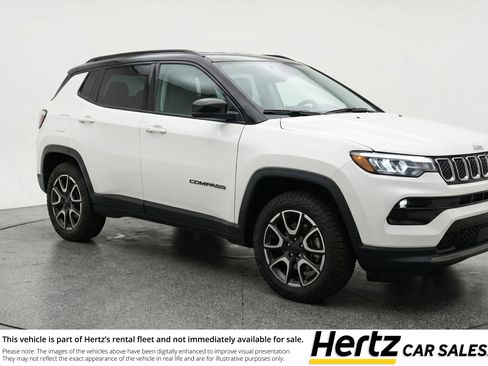 Used 2025 Jeep Compass Trailhawk image 1