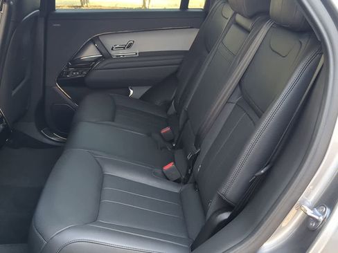 Used 2025 Land Rover Range Rover Sport SE image 21