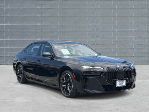 Used 2026 BMW 750e xDrive AWD/4WD image 1