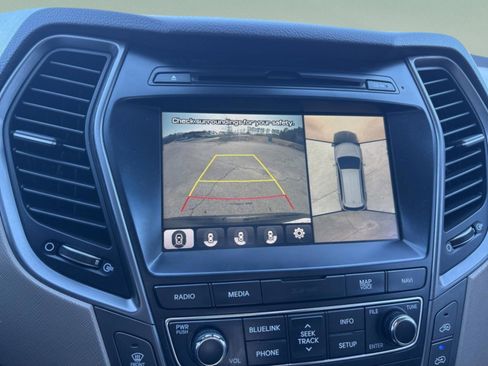 Used 2018 Hyundai Santa Fe SE image 17