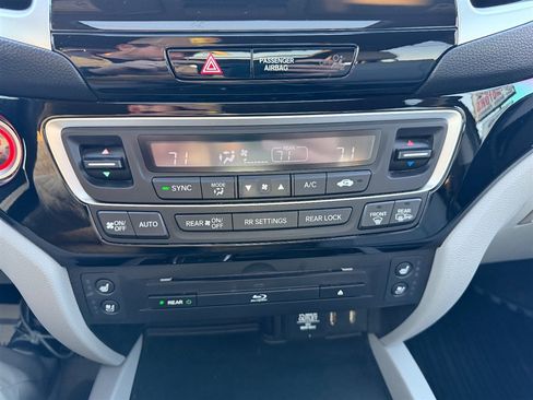 Used 2017 Honda Pilot Elite image 34