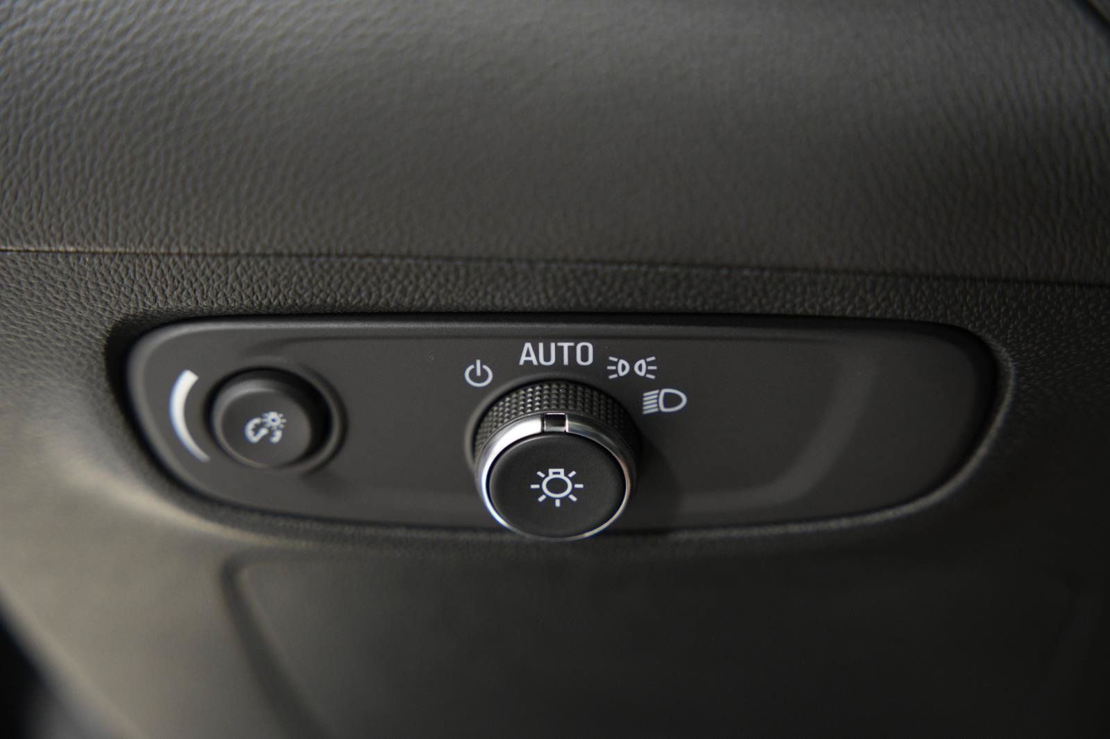 Used 2026 Buick Encore GX Avenir w/ Avenir Technology Package AWD/4WD image 31