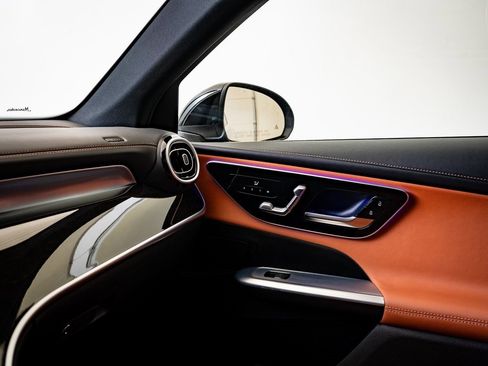 Certified 2025 Mercedes-Benz GLC 300 4MATIC image 32