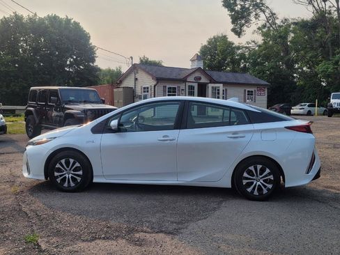 Used 2022 Toyota Prius Prime XLE FWD image 5