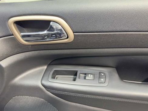 Used 2015 Jeep Grand Cherokee Laredo w/ Quick Order Package 23E RWD image 14