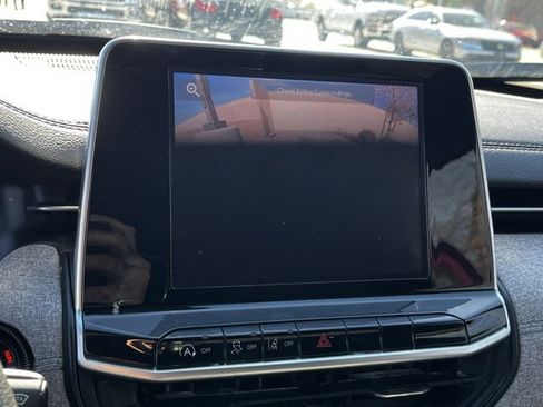 Certified 2025 Jeep Compass Sport w/ Mopar Graphics Package image 15