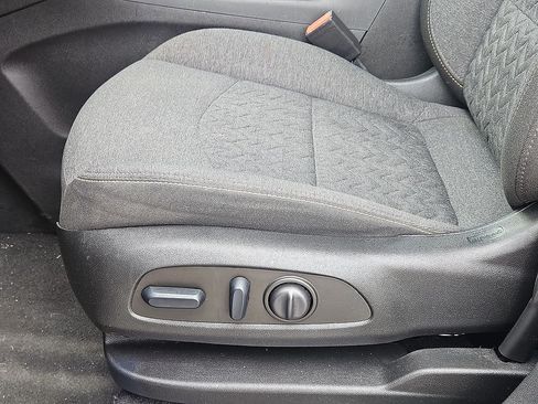 Used 2023 Chevrolet Equinox LT FWD image 18